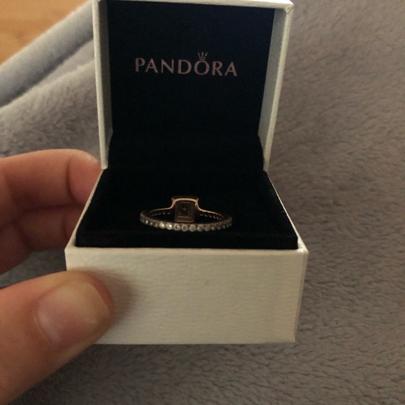 Square sparkle halo ring - Picture 3 of 6